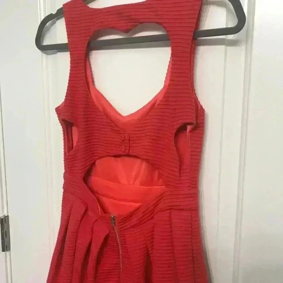 City by Windsor Red Heart Shape Open Back Dress - Picture 3 of 7